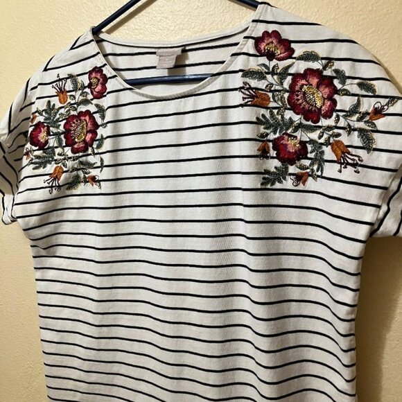 Chico's Women's White/Black Striped Embroidered Beaded Floral Top Size 1P/MP - Picture 3 of 5